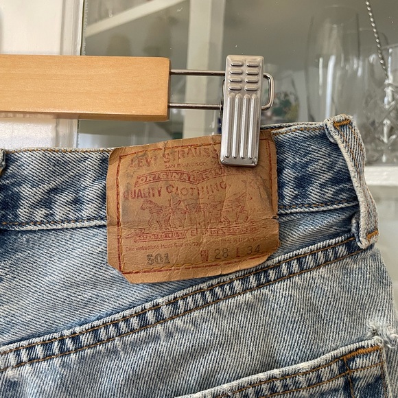 Vintage Levi Denim Shorts - Picture 6 of 8